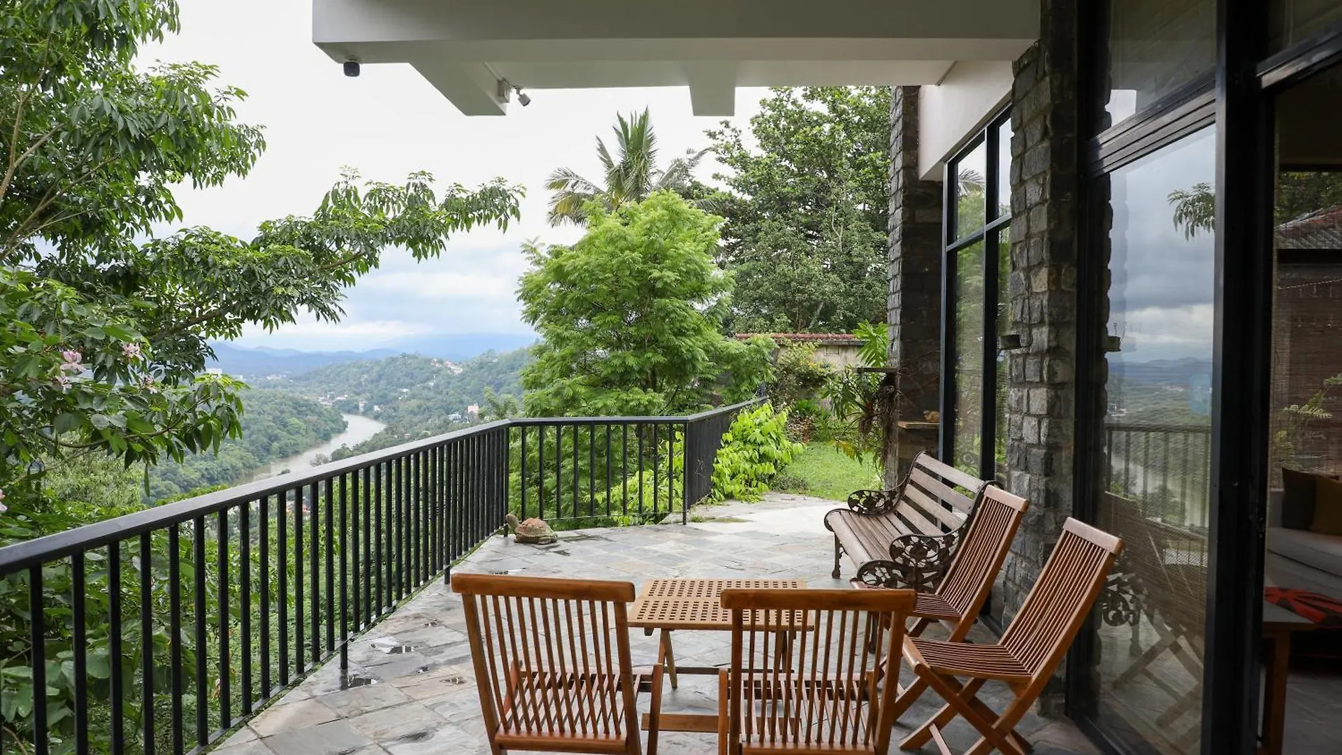 Serene Reach Villa 캔디 0*,  스리랑카