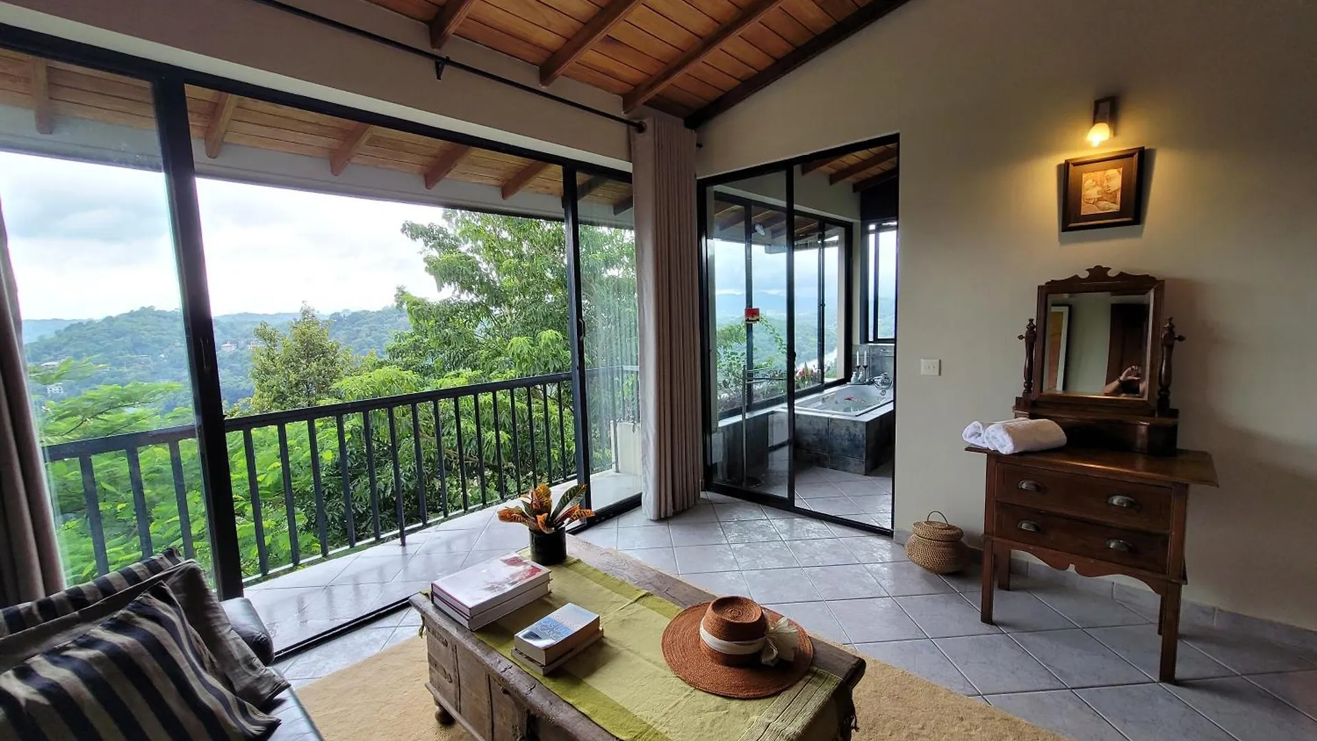 Serene Reach Villa 캔디